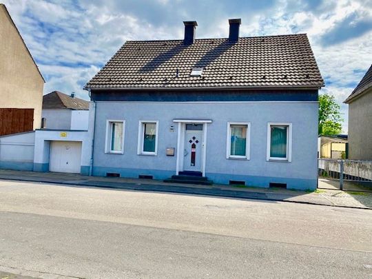 Vermietetes Einfamilienhaus mit zwei Wohneinheiten und einer ca. 60 m²